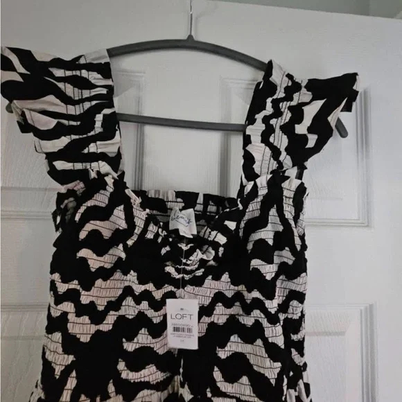 LOFT Monochrome Ruffle Sleeve Dress - Picture 1 of 3